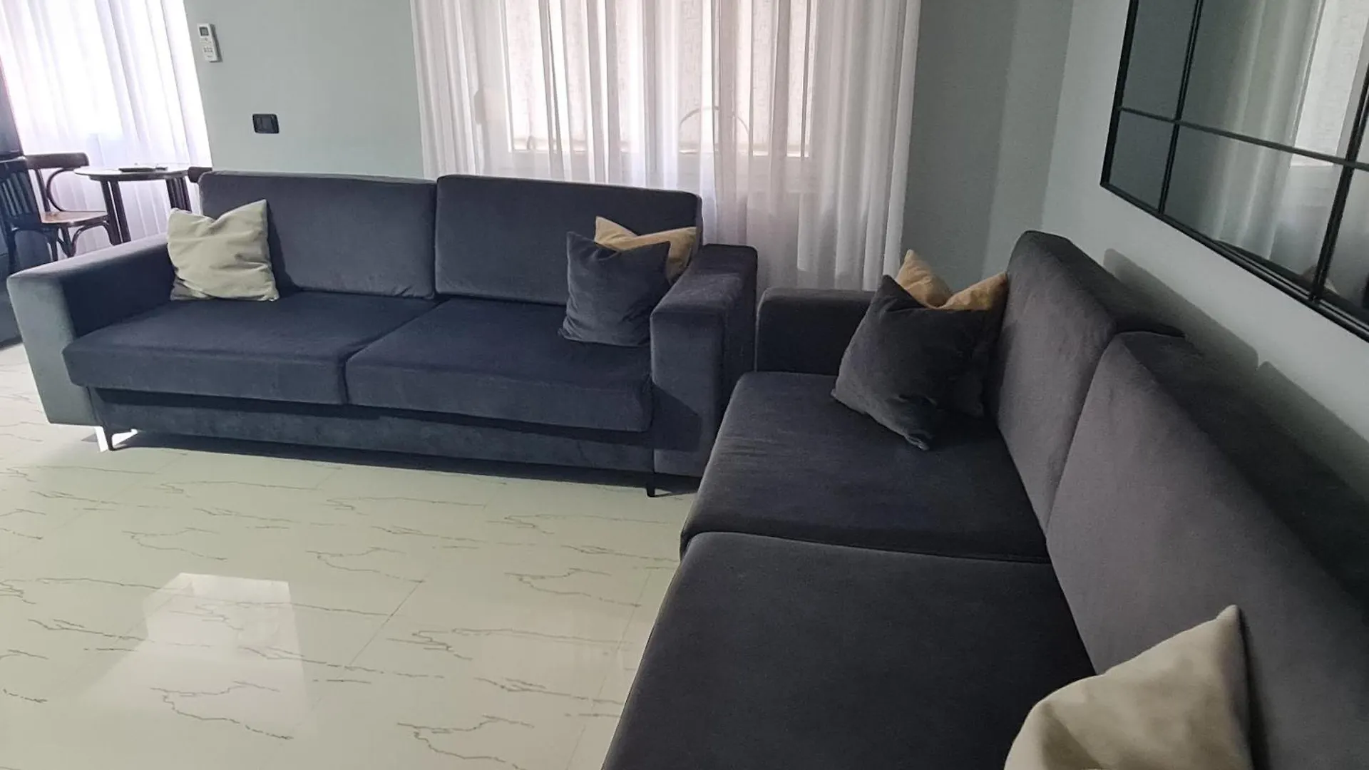 Edi'S Apartment-Cozy Stay In The Center Tirana 0*,