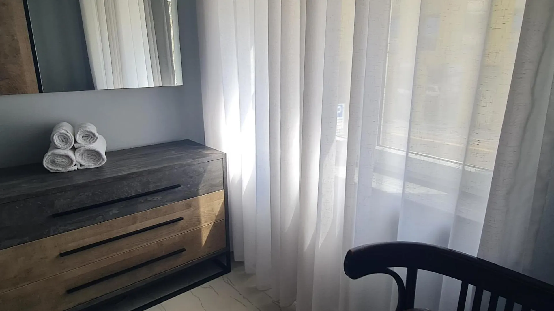Edi'S Apartment-Cozy Stay In The Center Tirana