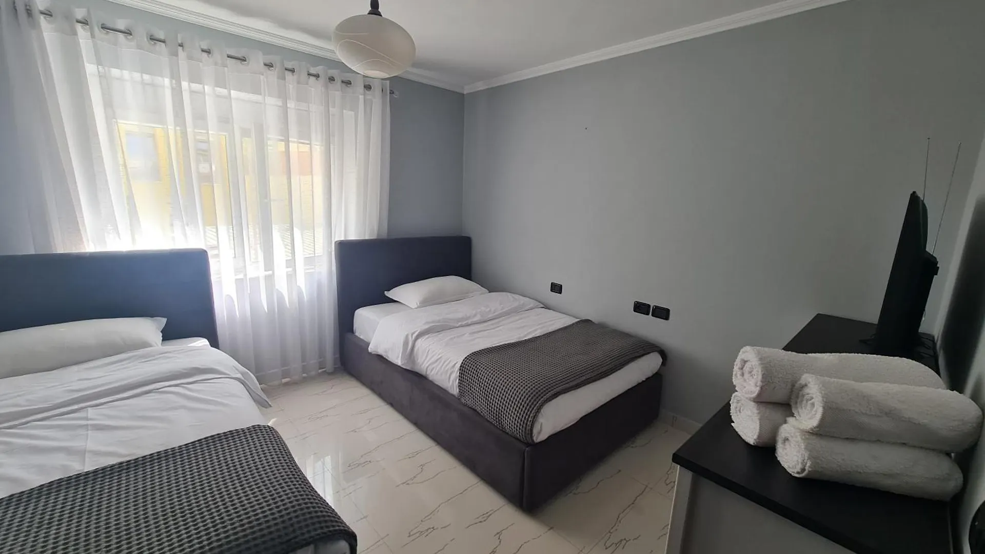Edi'S Apartment-Cozy Stay In The Center Tirana Albanië