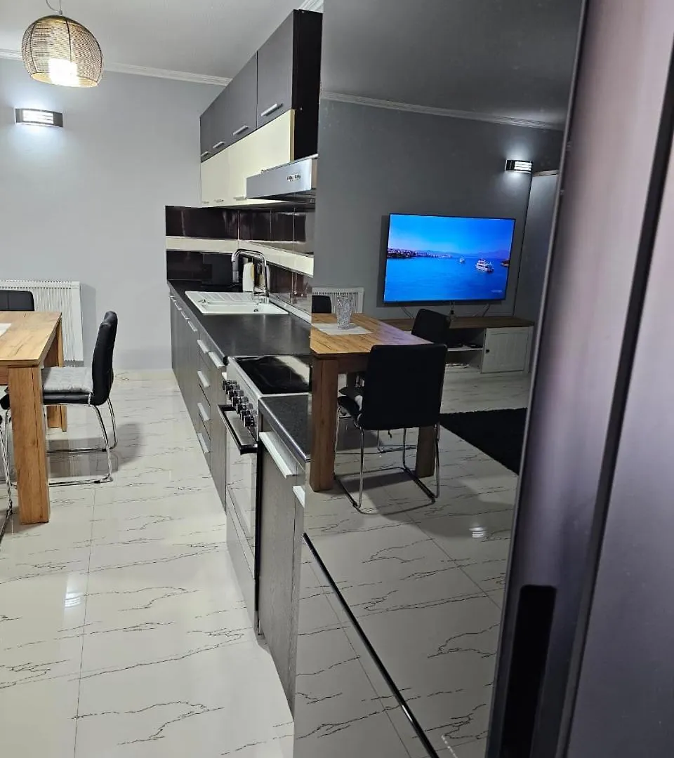 Edi'S Apartment-Cozy Stay In The Center Tirana 0*,  Albania