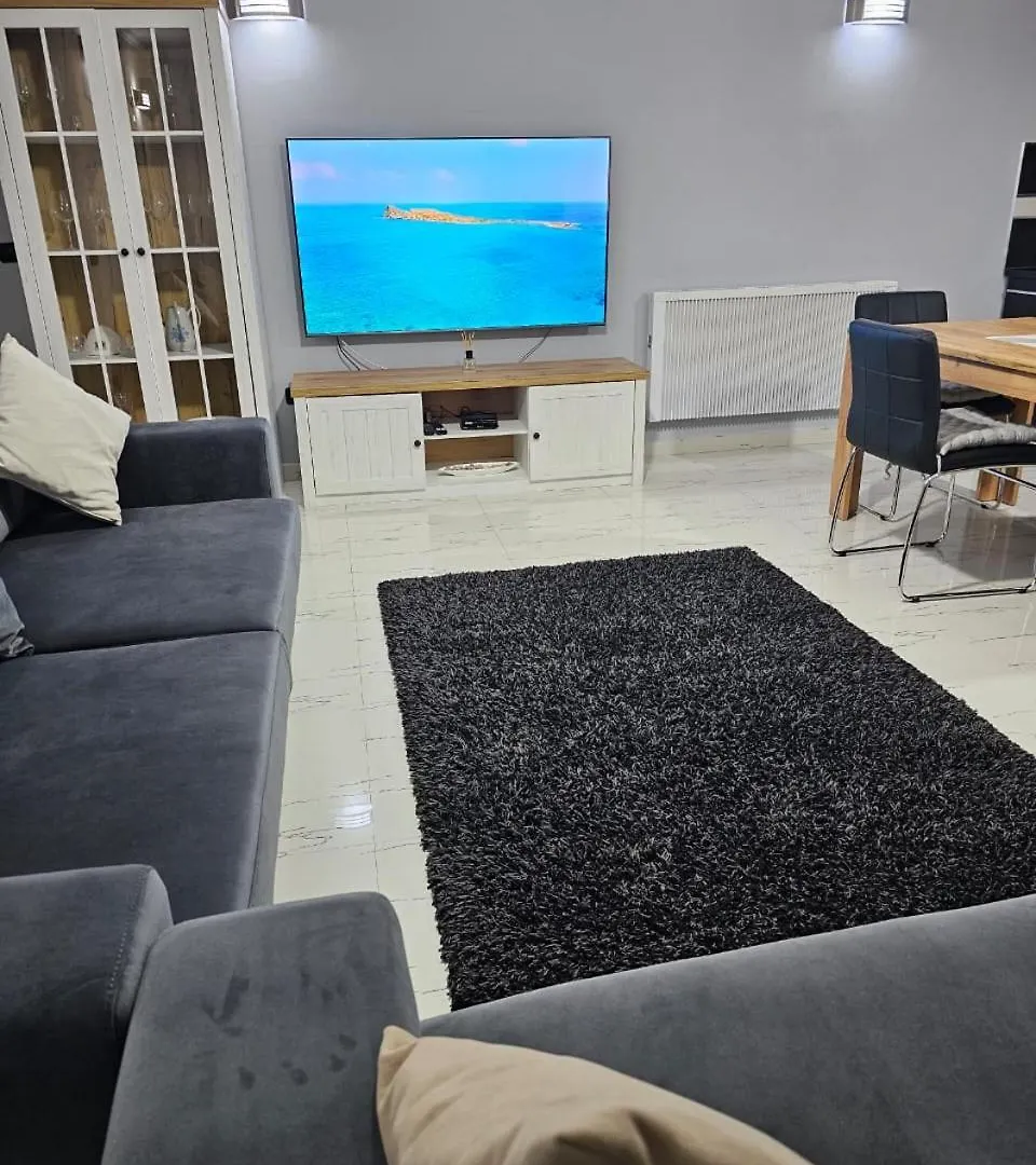 Edi'S Apartment-Cozy Stay In The Center Tirana Apartment