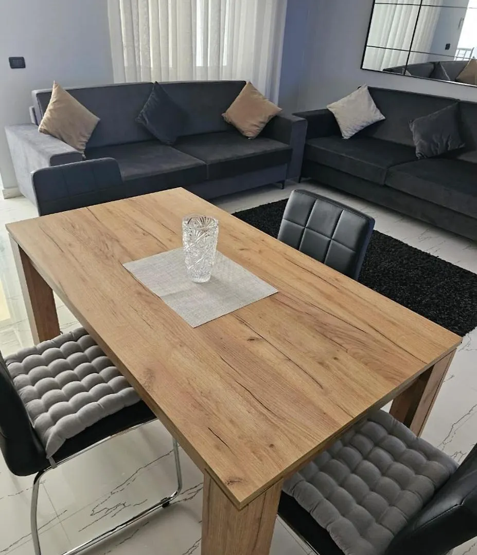 Edi'S Apartment-Cozy Stay In The Center Tirana Albania