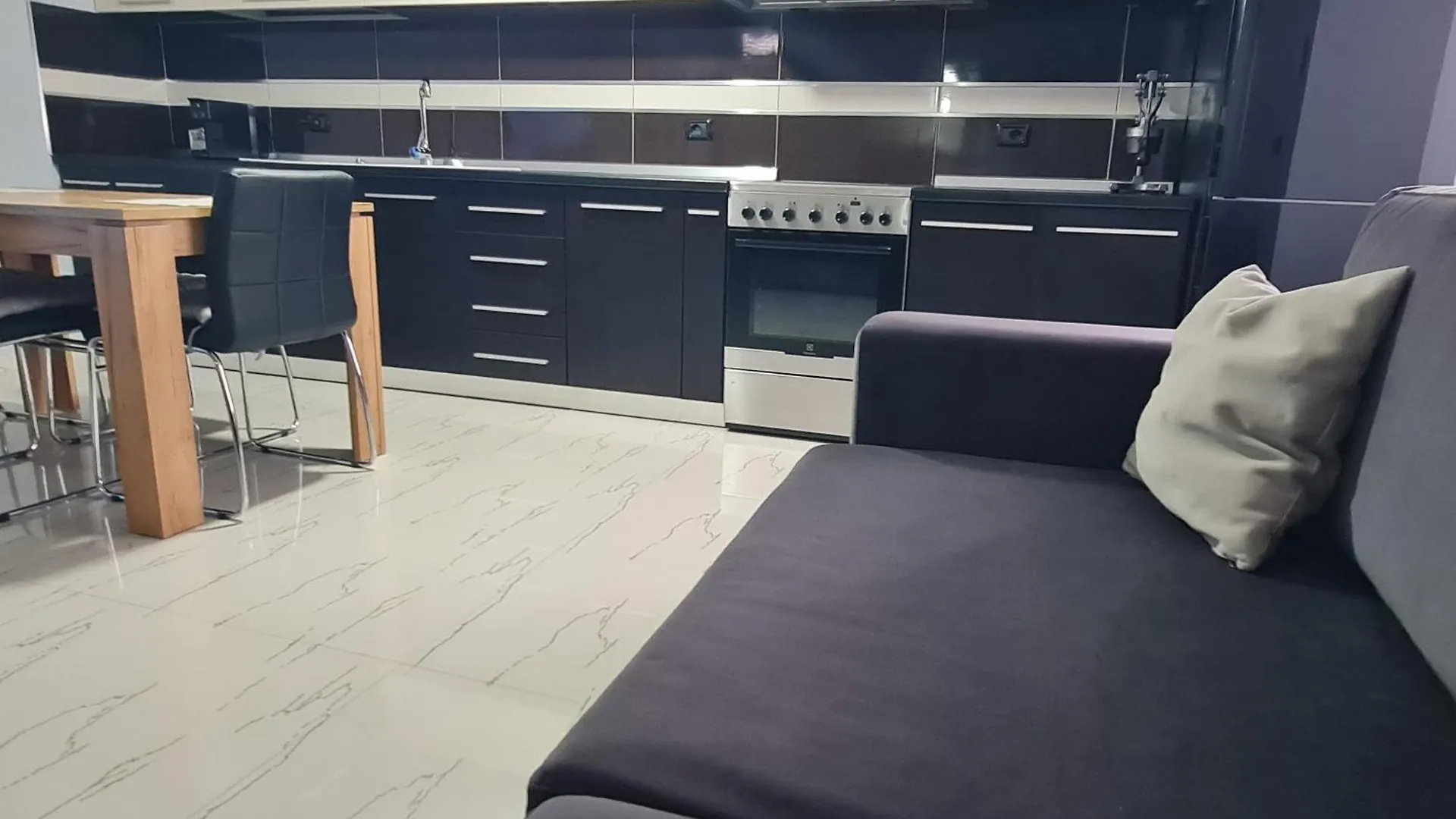 Edi'S Apartment-Cozy Stay In The Center Tirana 0*,  Albania