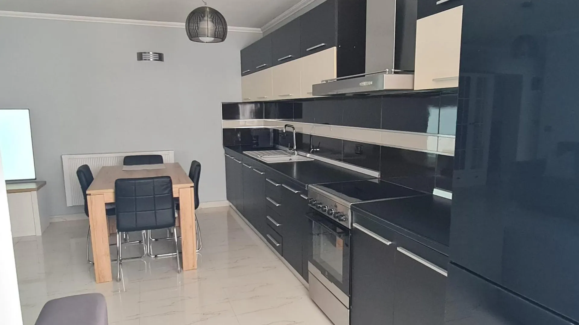 Edi'S Apartment-Cozy Stay In The Center Tirana